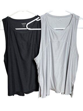 2 Old Navy CloudMotion Tank Tops Active Cloud 94 Soft Go Dry Sportswear Wom M